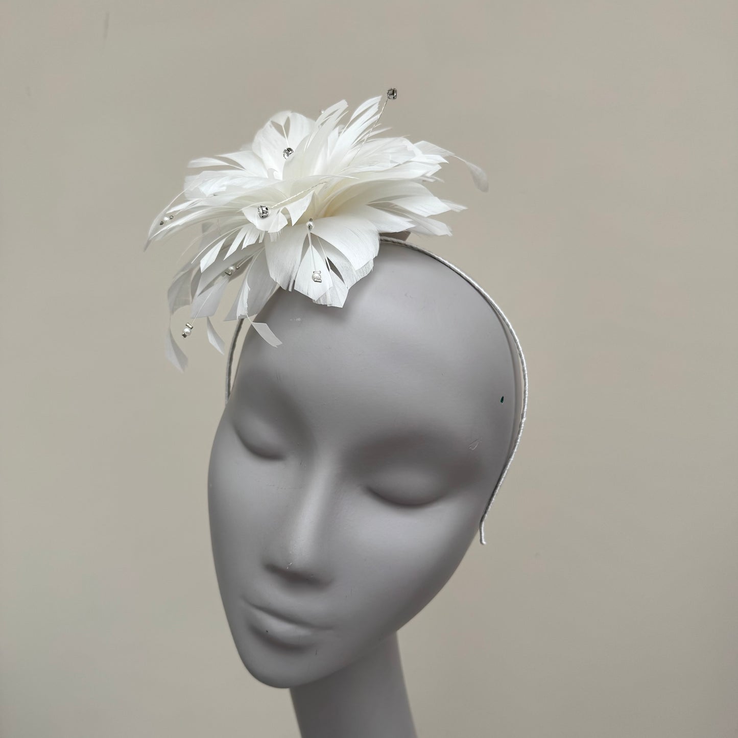 JBees JB25/68 Ivory Feather fascinator