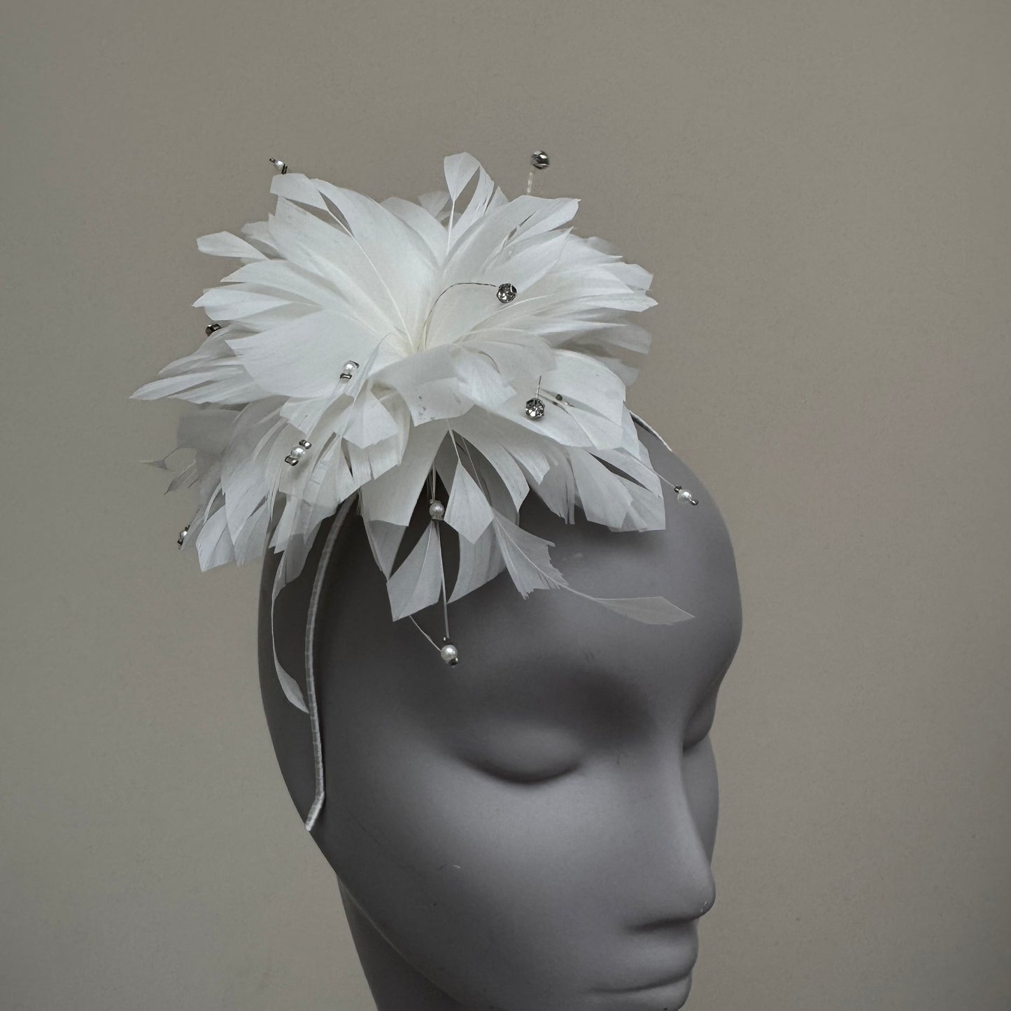 JBees JB25/68 Ivory Feather fascinator