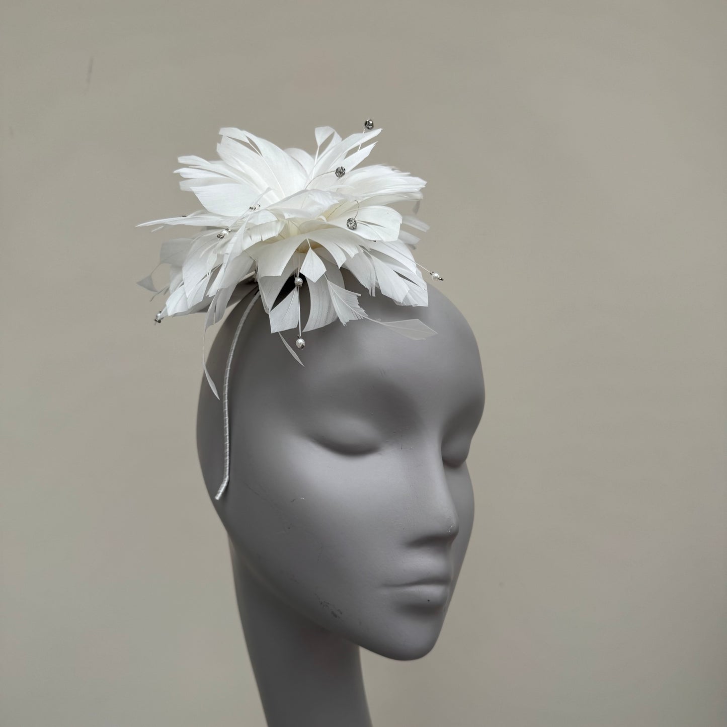 JBees JB25/68 Ivory Feather fascinator