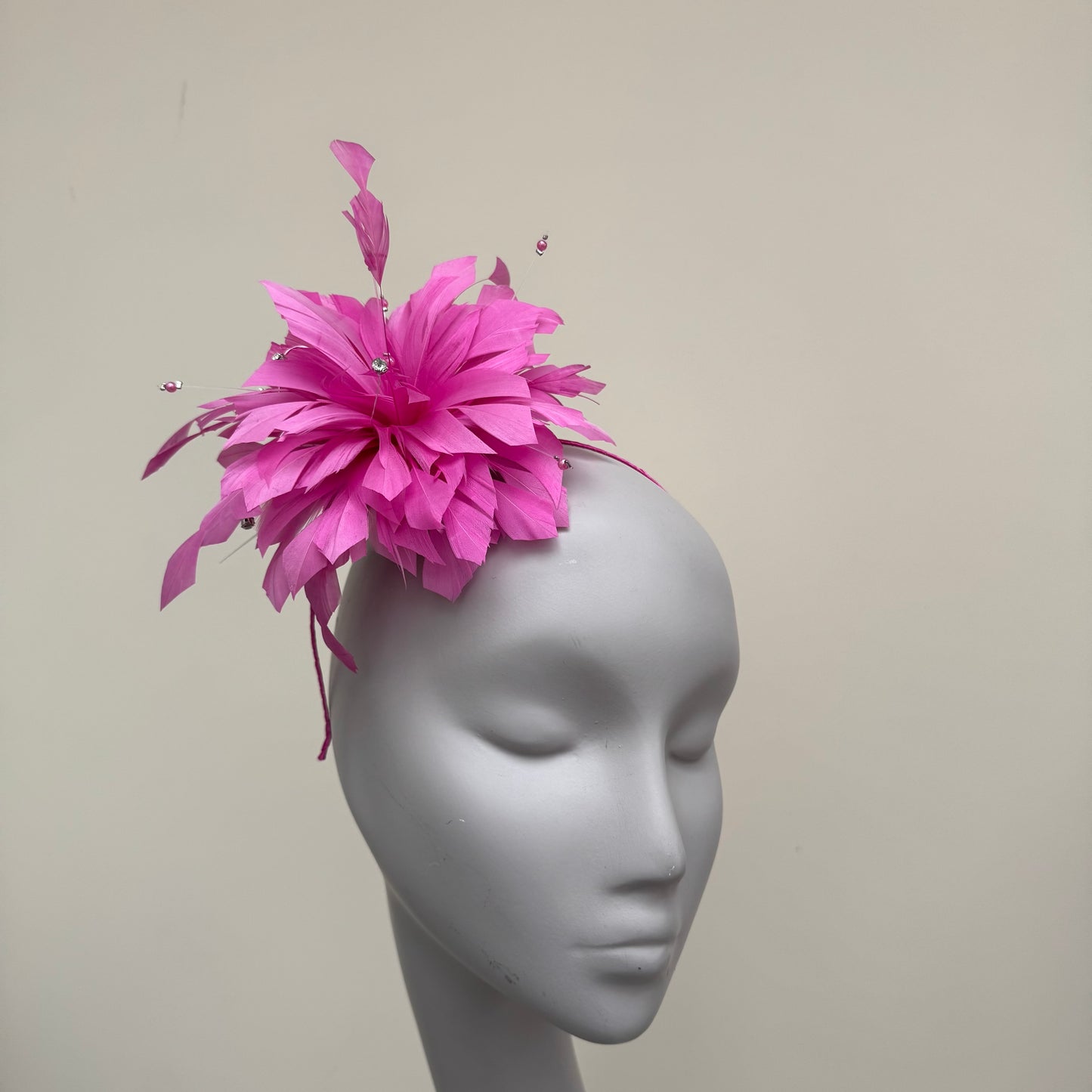 JBees JB25/68 Fuchsia Pink Feather fascinator