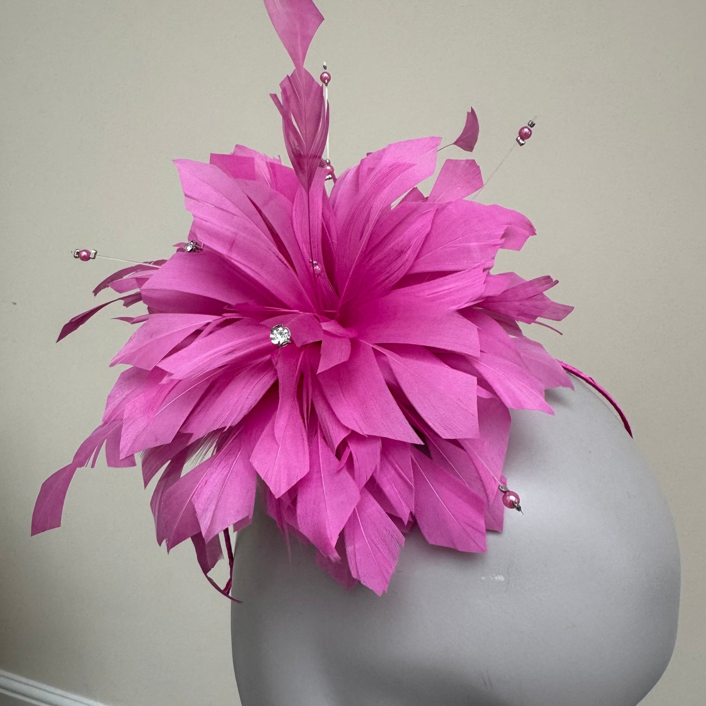 JBees JB25/68 Fuchsia Pink Feather fascinator