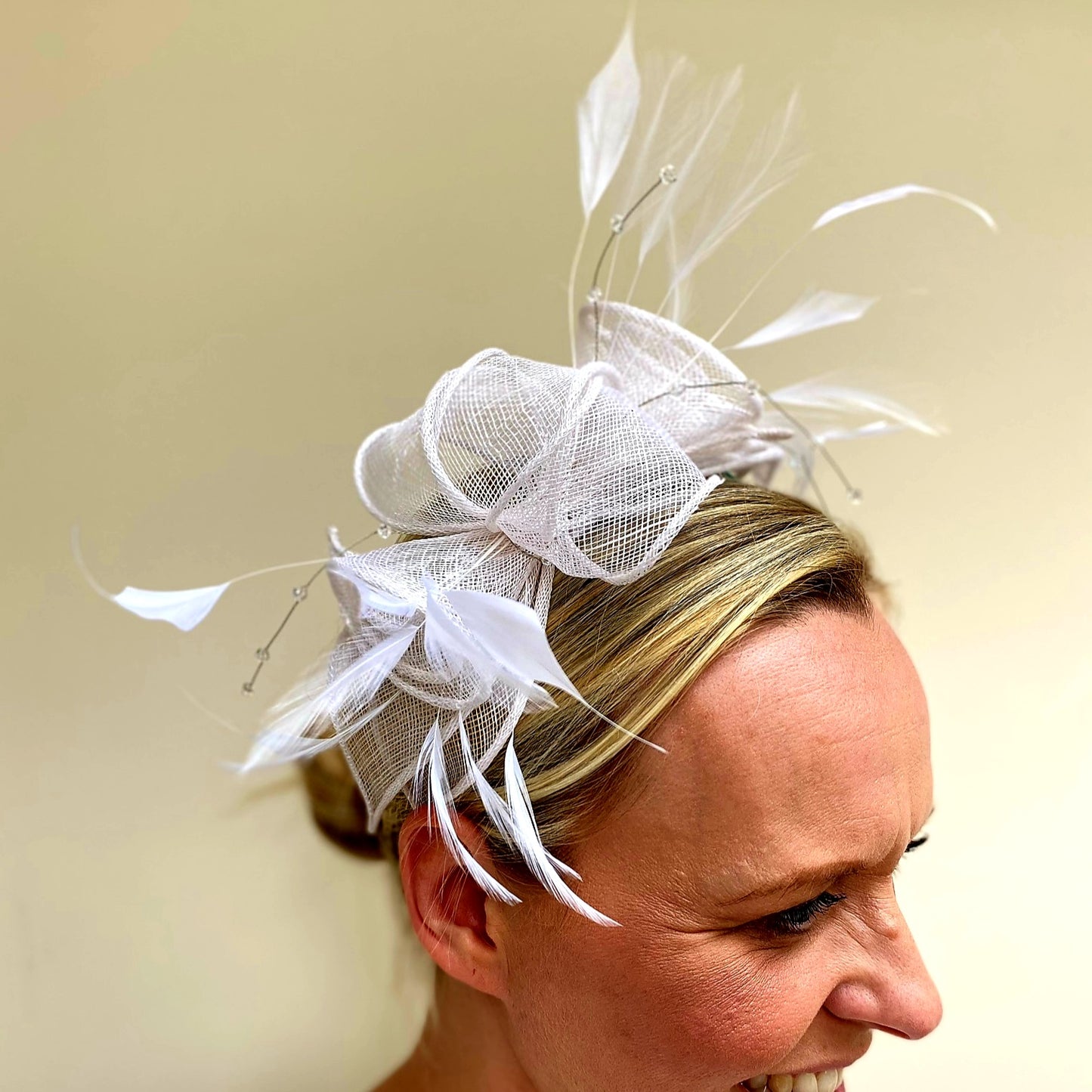 Max and Ellie CF1 Fascinator in White – Lesley Ashworth