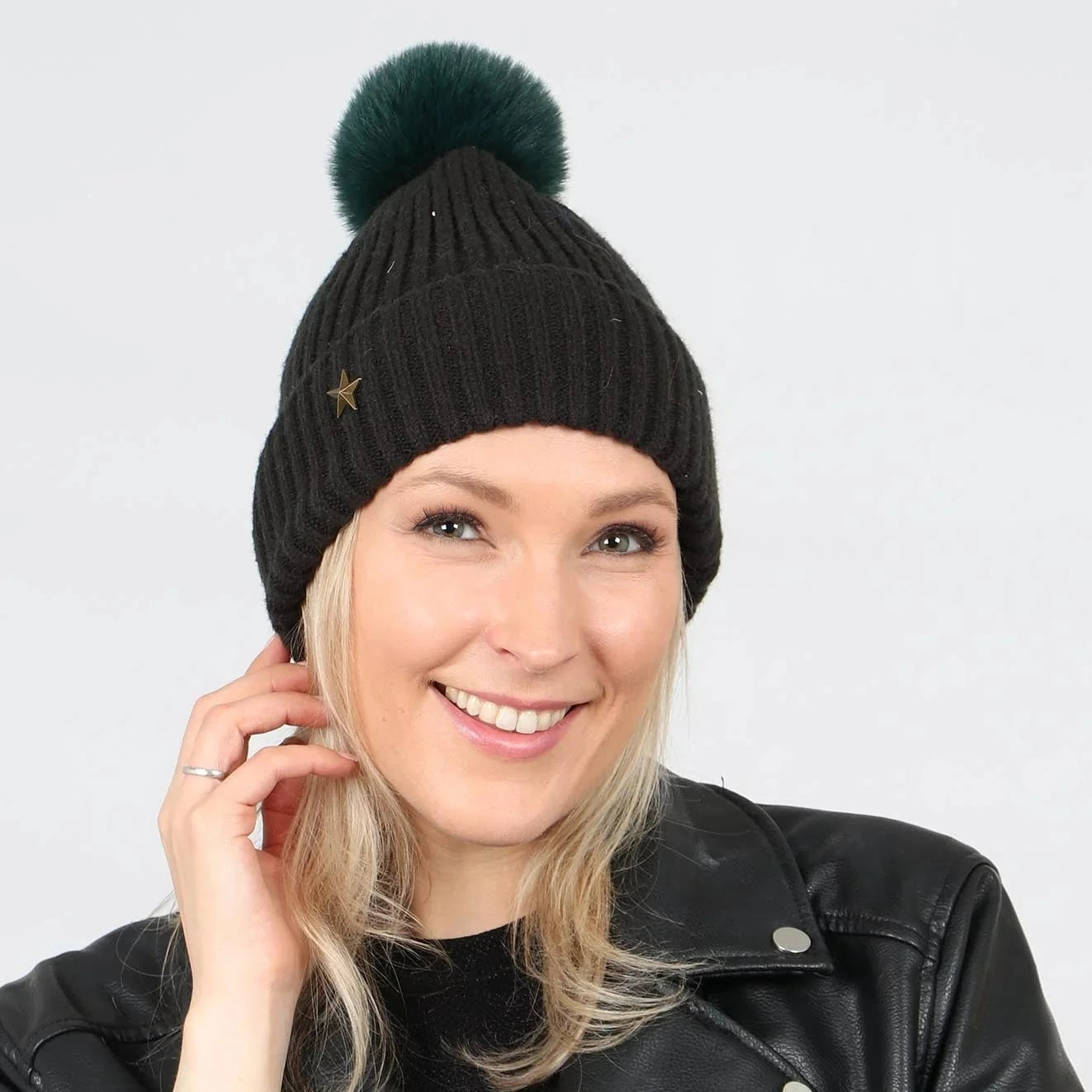 Sarta Pom Pom Ribbed Hat with Star