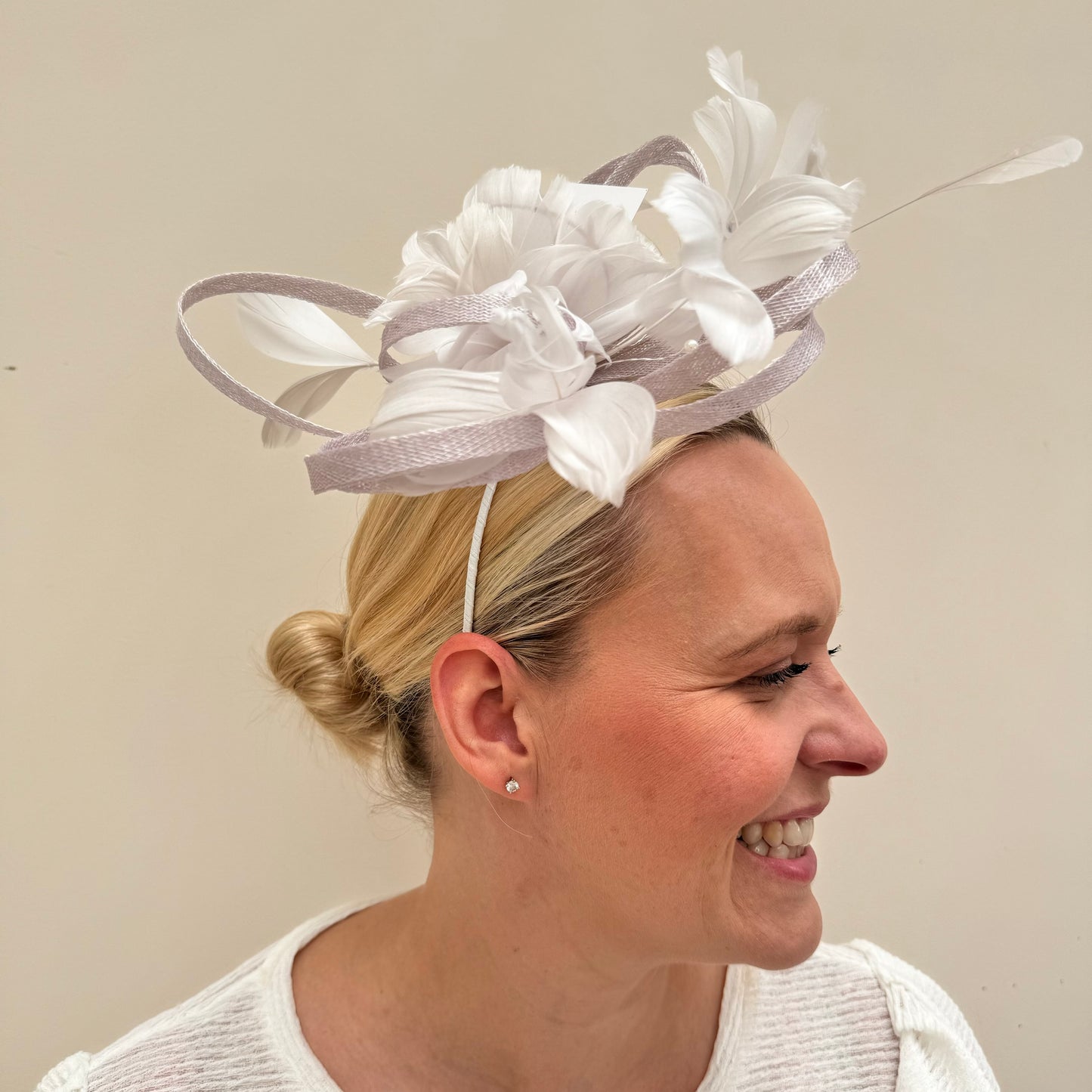 Libby Bea LB20/578 Feather and Pearl Fascinator