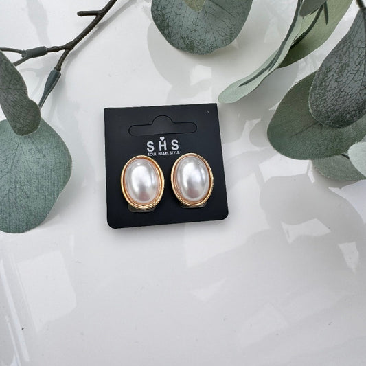 Pearl and Gold Clip On Earring