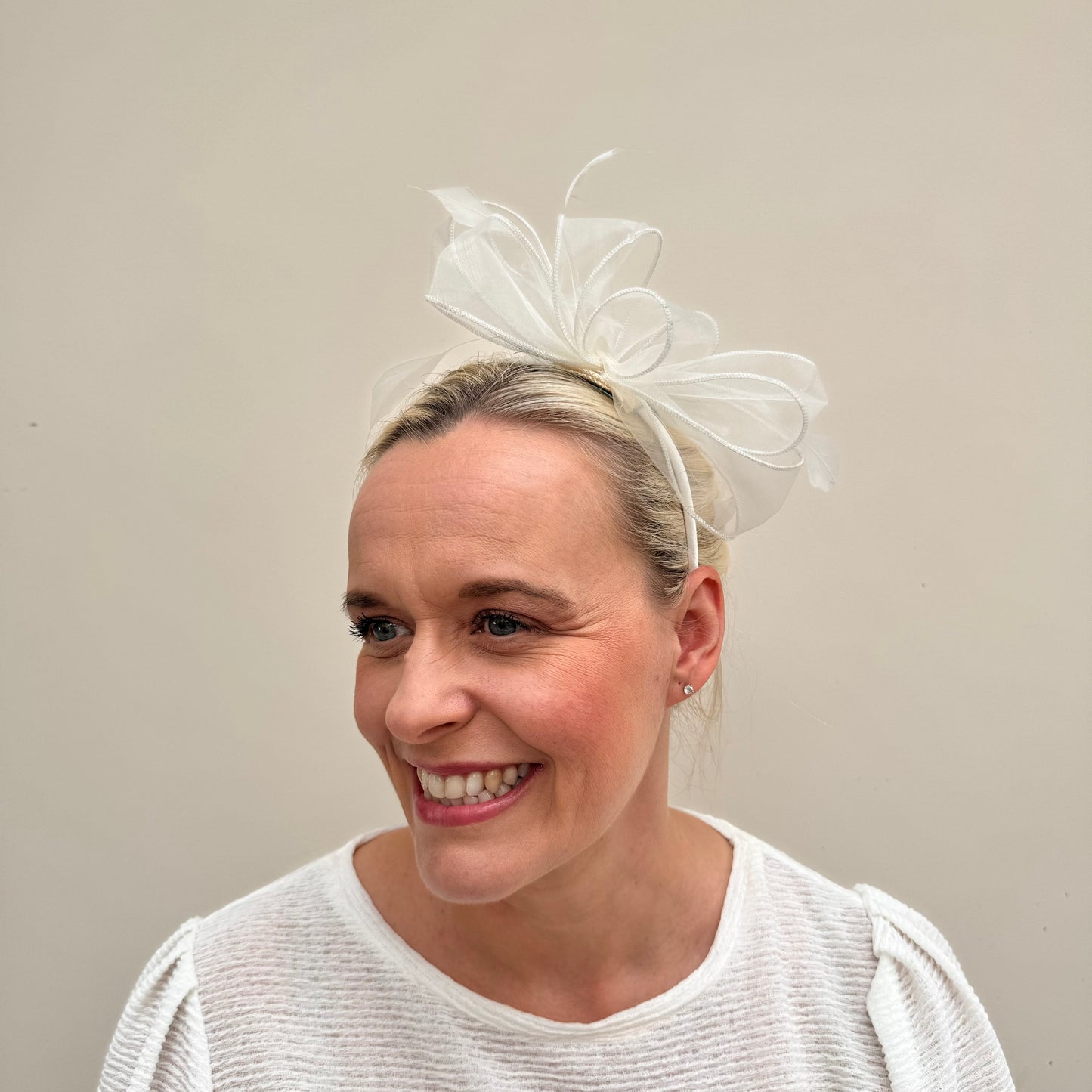 Max and Ellie OF9 Ivory Organza fascinator