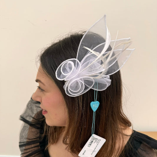 Max and Ellie OF4 White Small Clip Fascinator