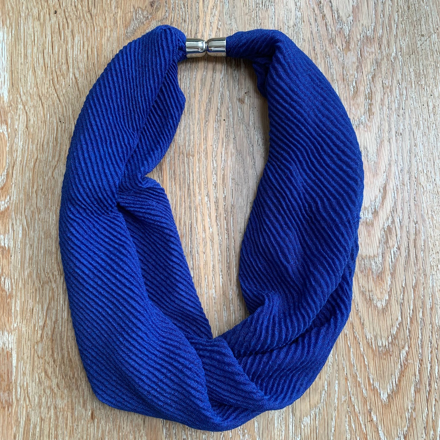Magnetic Crinkle Scarf