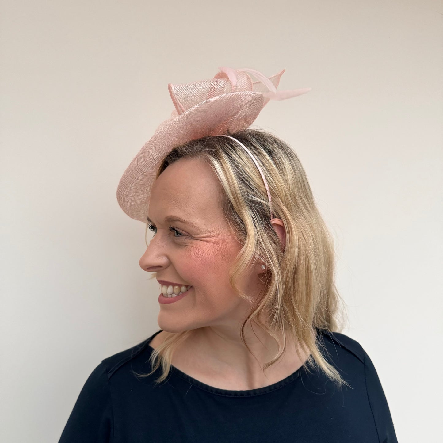 JBees JB18/097 Hatinator with Feathers in Pinks