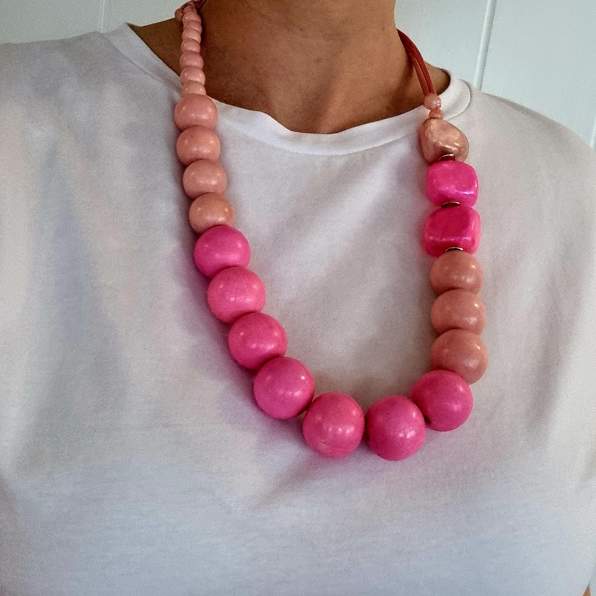 Bohemian Coconut Wood Bead Necklace for Women Girls Jewelry Handmade Beaded  Long Necklace Mothers Day Gifts Chunky Long Necklaces for Women (Pink, One  Size) : Amazon.co.uk: Fashion
