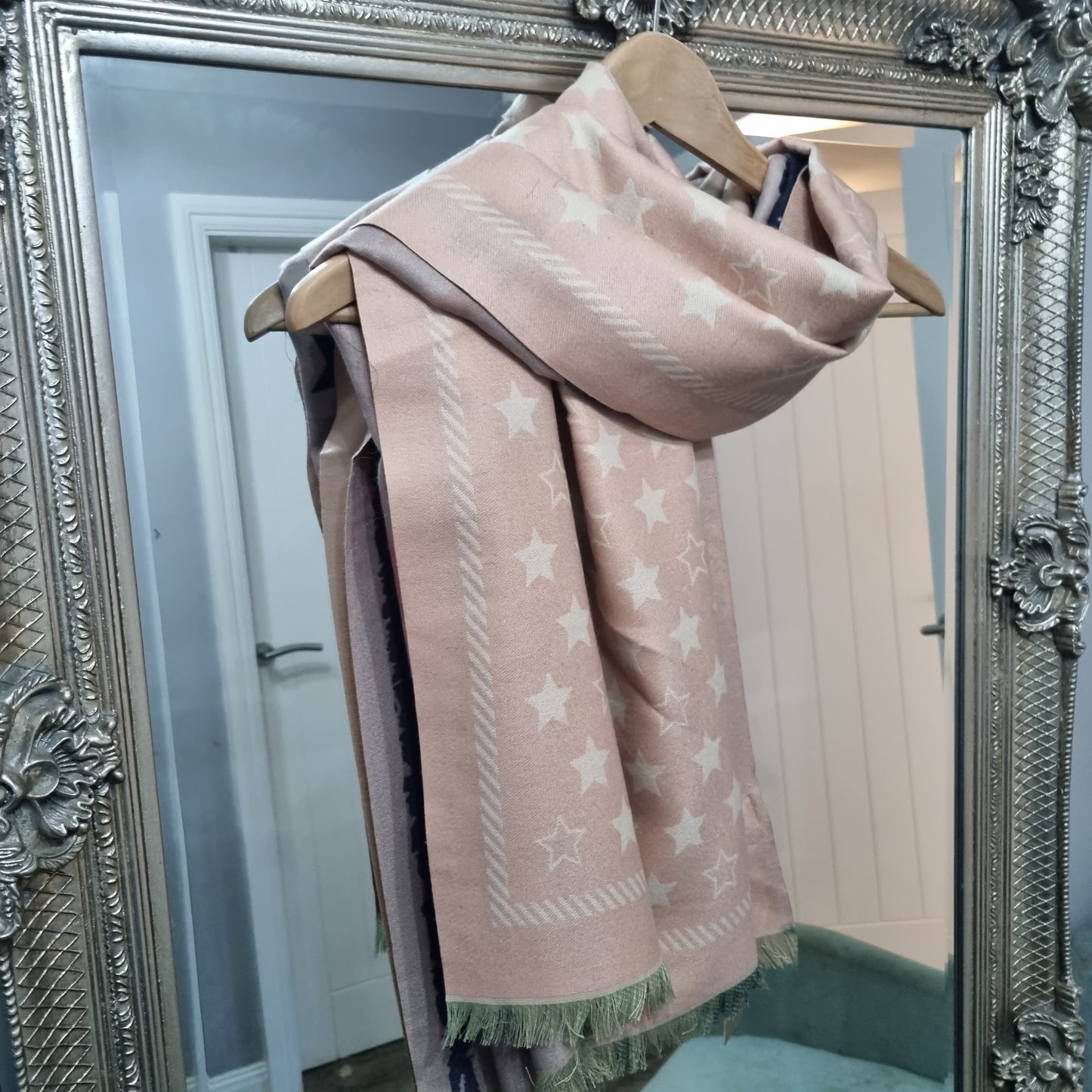 Star reversible scarf