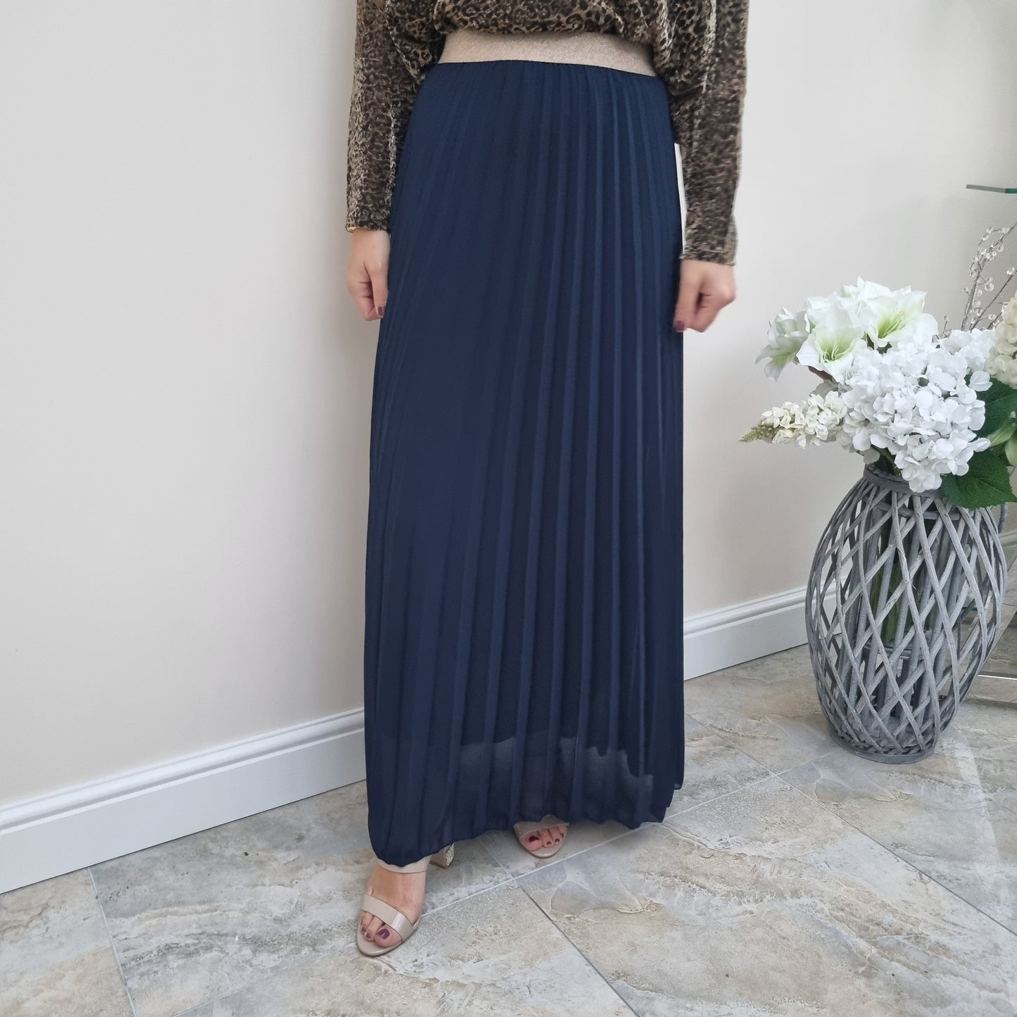 Plain Pleated Skirt with Glitter Waist