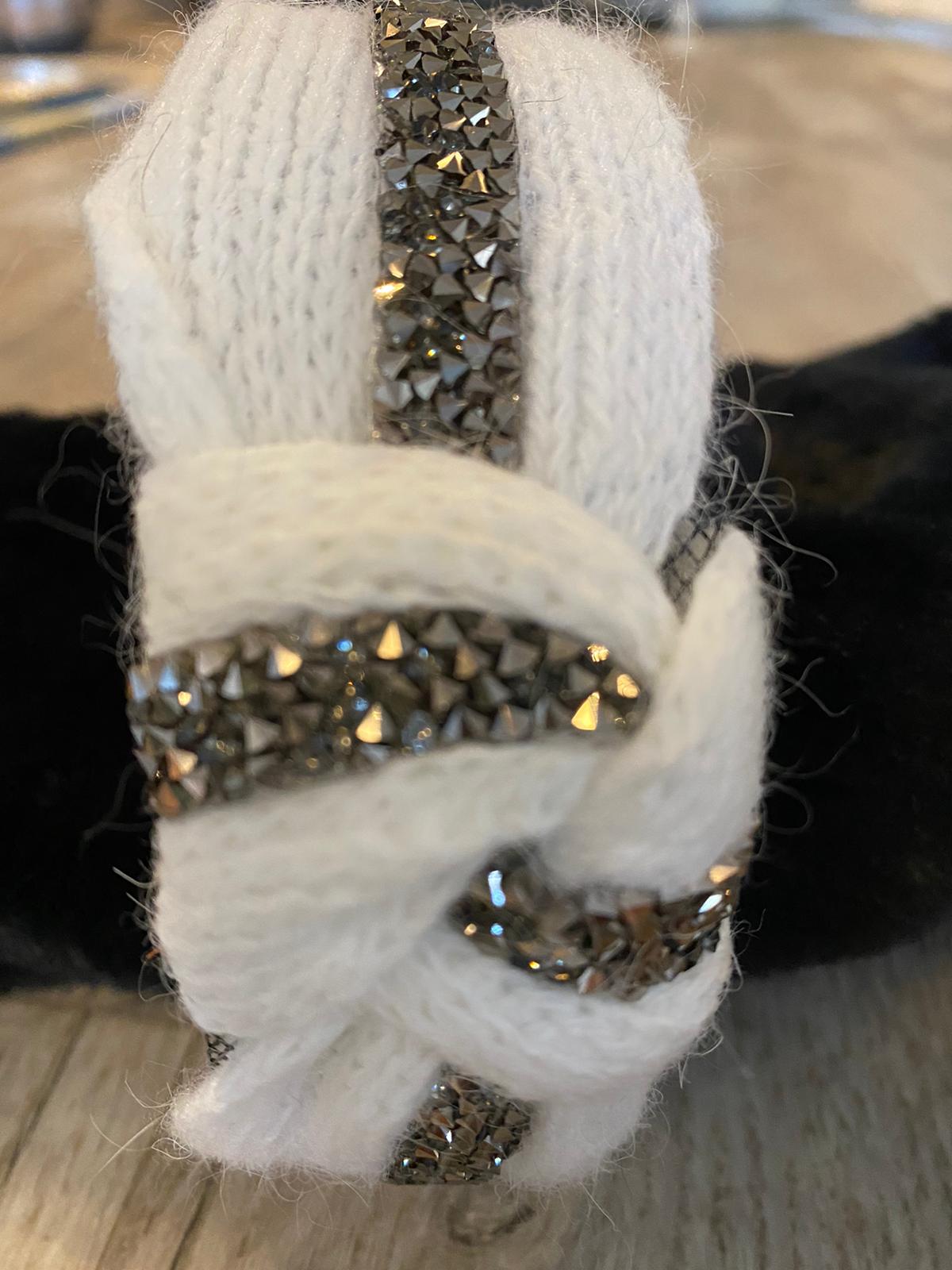 Knitted hairband with beading
