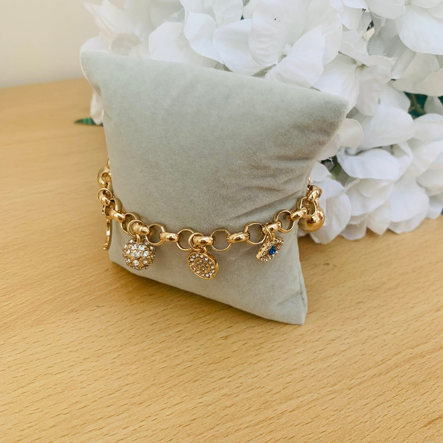 Mac Gold Fashion Charm Bracelet