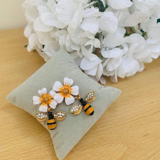 Mac Double Bumblebee Brooch with Daisy